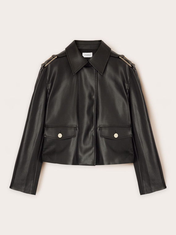 Chaqueta con hebillas en los hombros