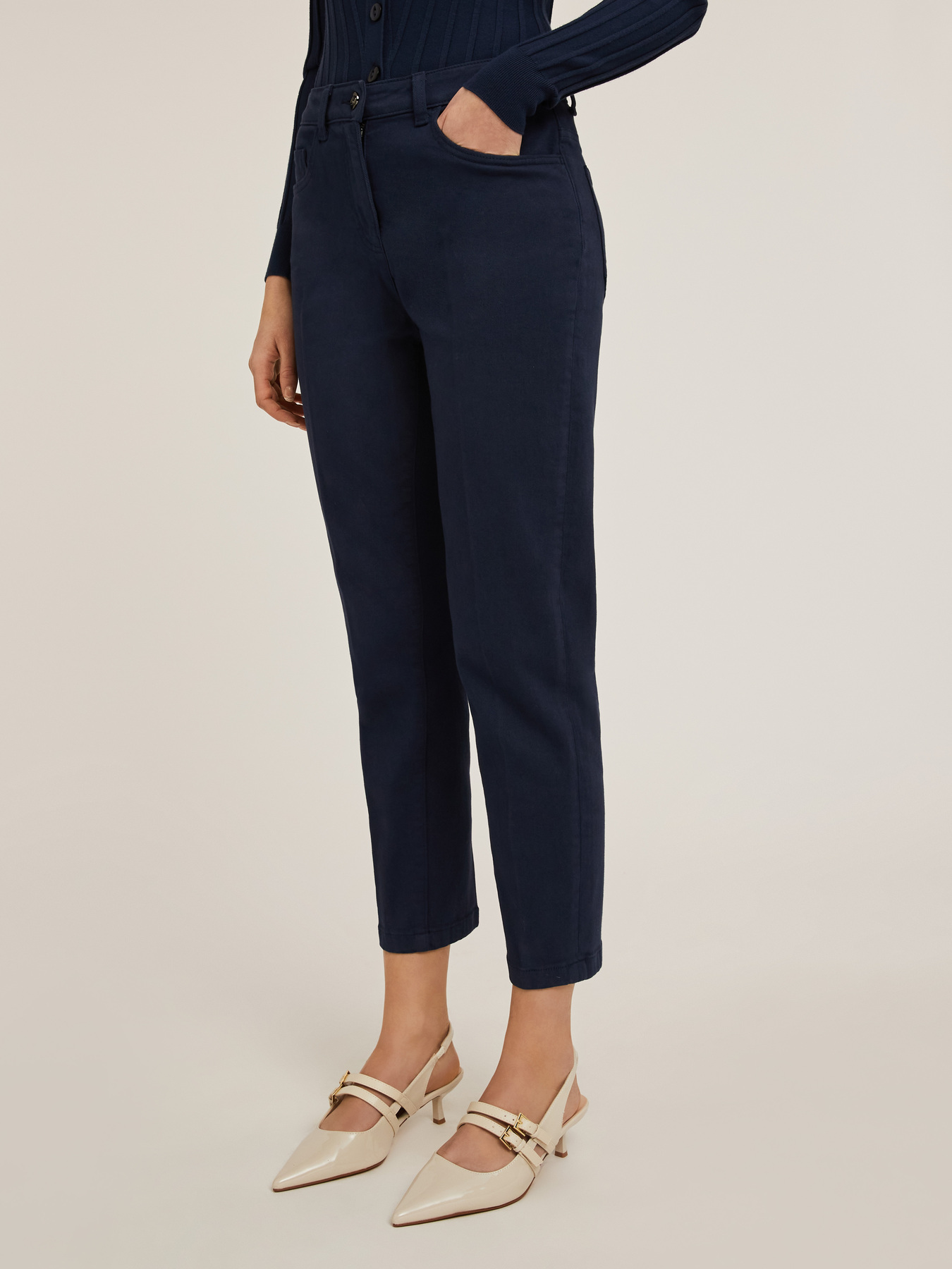 Pantaloni carrot in drill Rianne image number 1