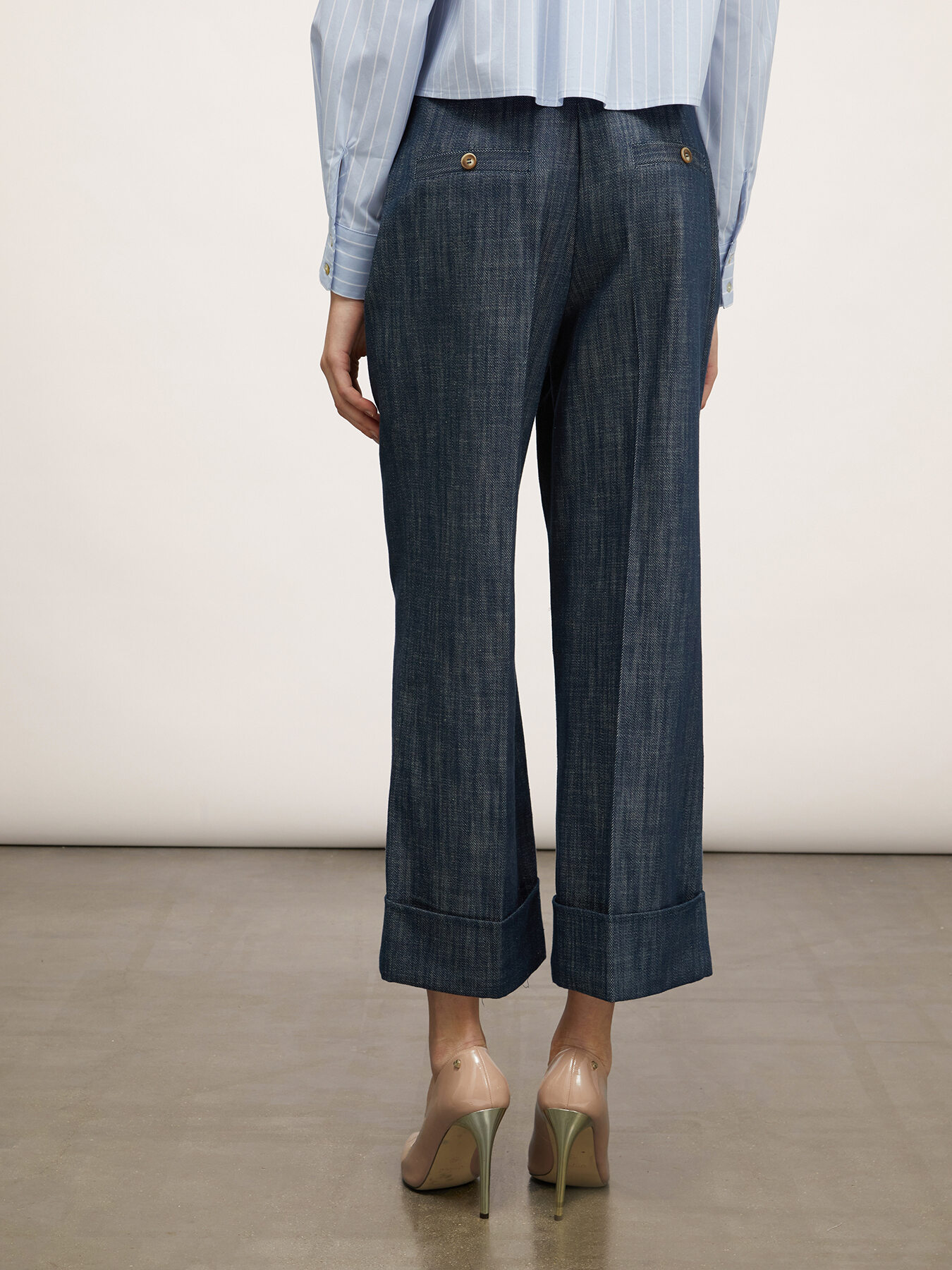 Slubbed-effect cropped jeans image number 1