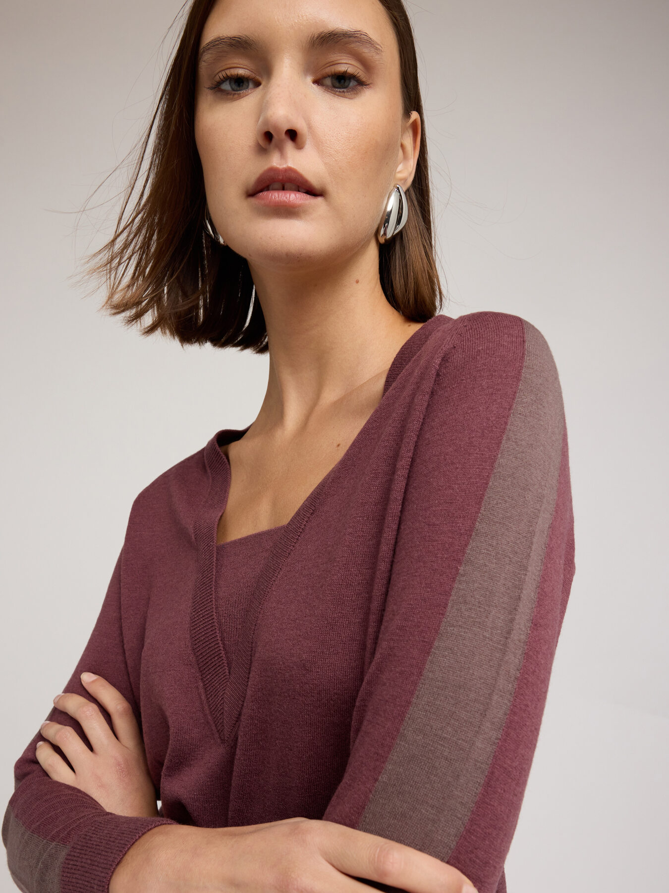 V-neck sweater in silk blend image number 2
