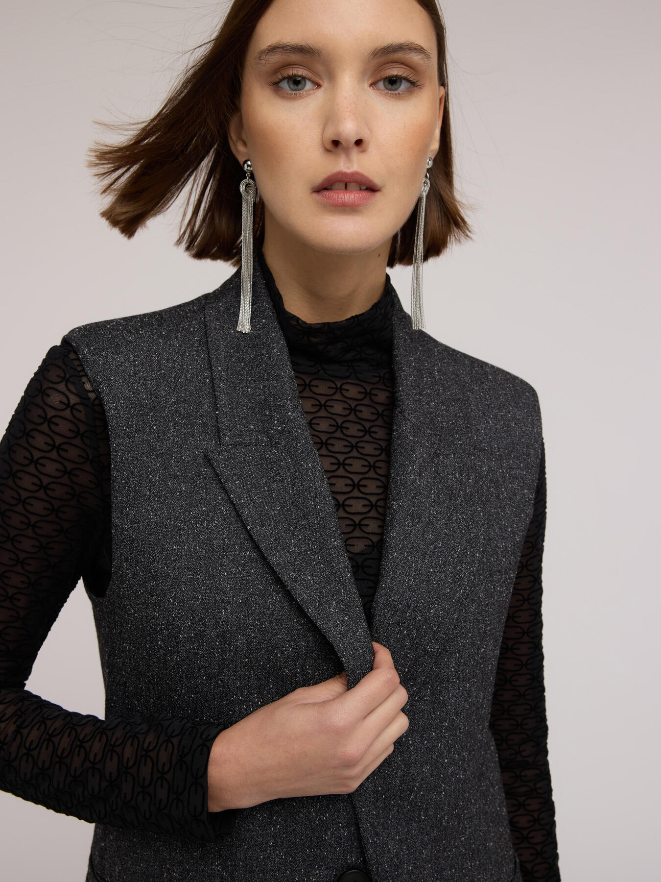 Ma&szlig;geschneiderte Weste aus garngef&auml;rbtem Stoff mit Revers image number 3