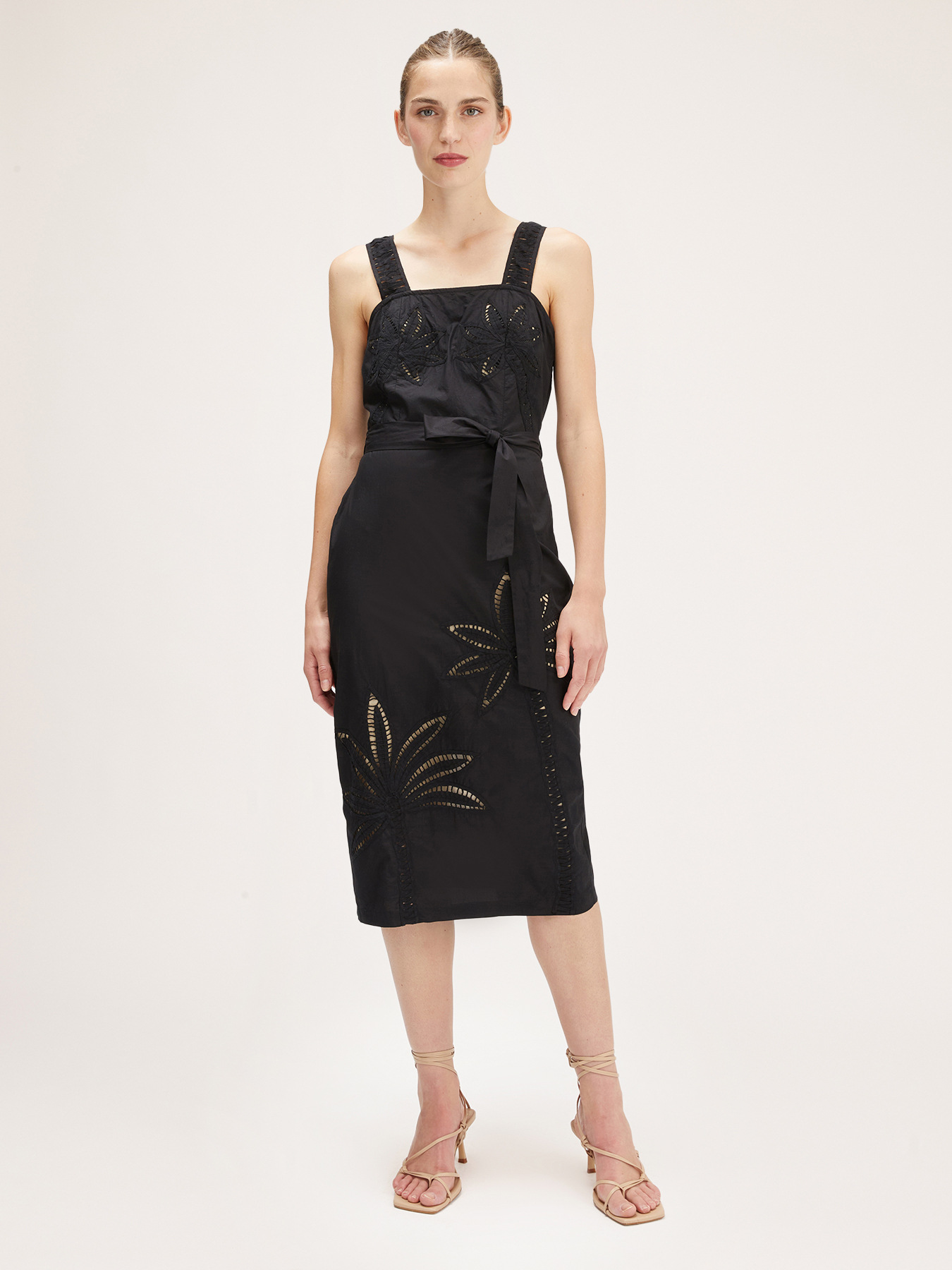 Besticktes Etuikleid image number 0