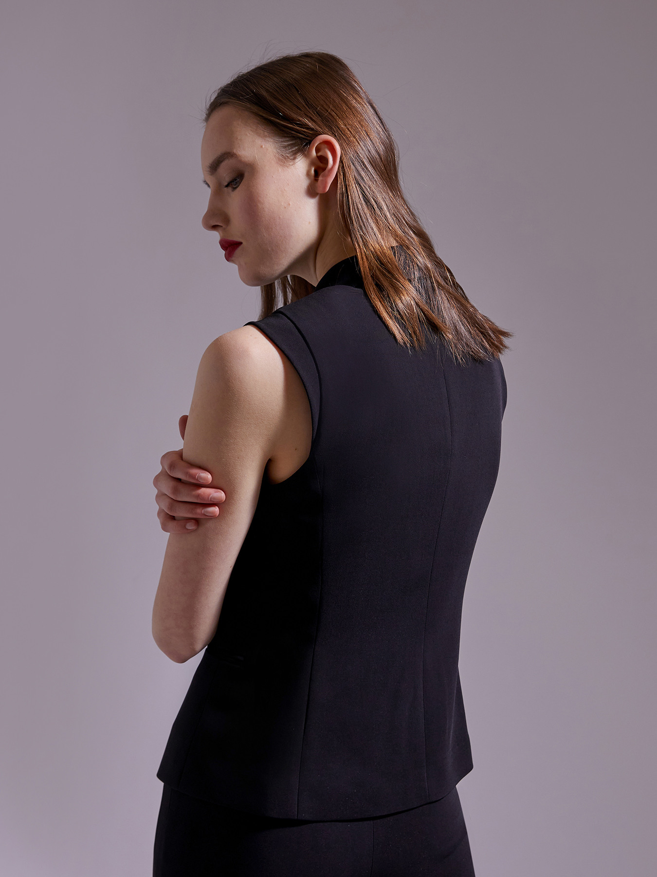 Sleeveless jacket image number 3