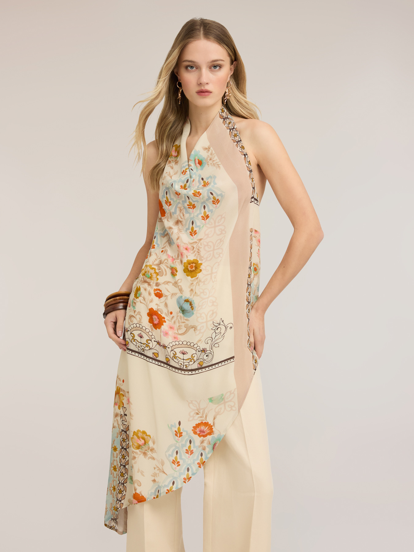 Top asimmetrico con stampa floreale image number 0