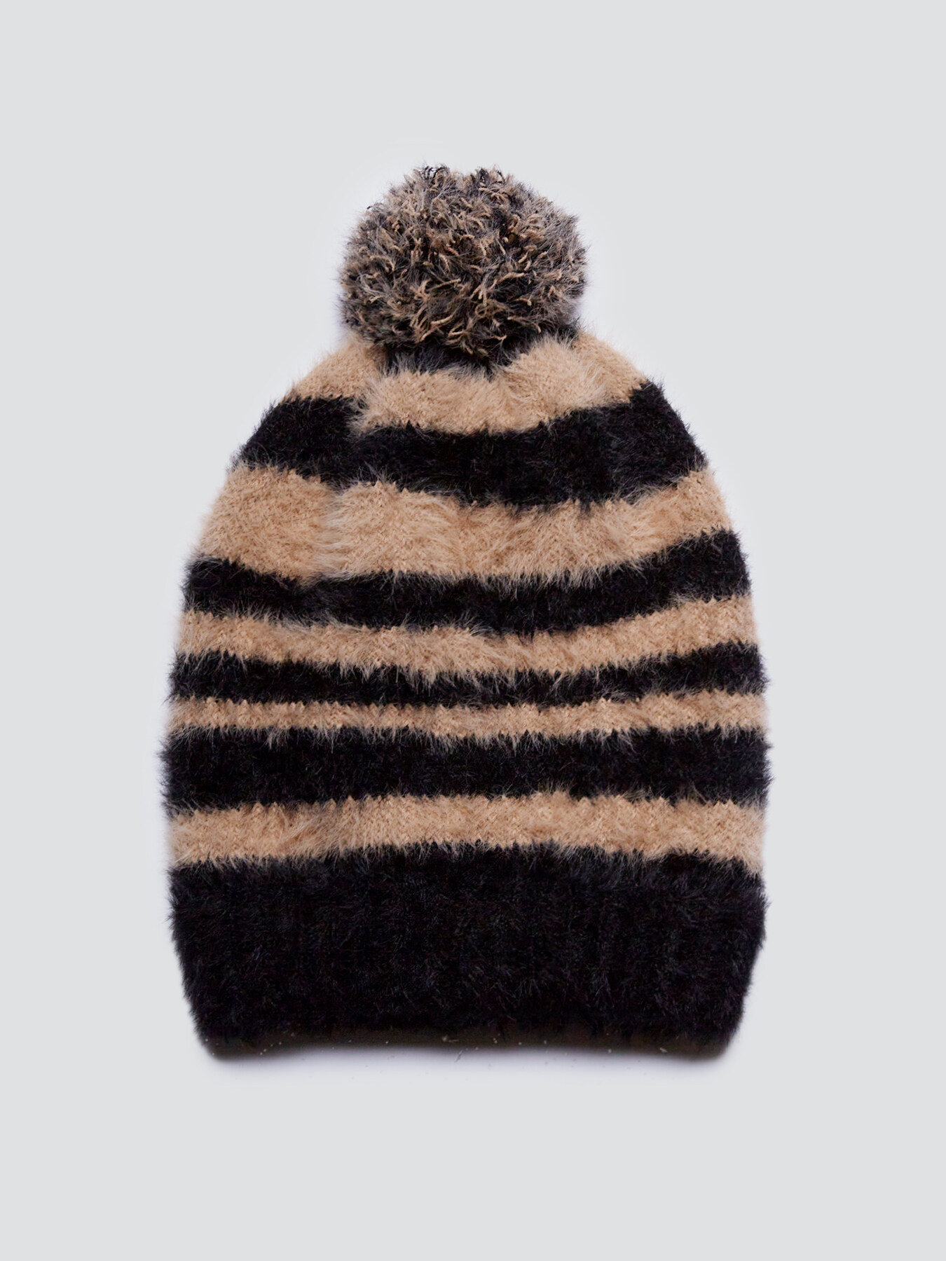 Beanie with animal print pompom image number 0