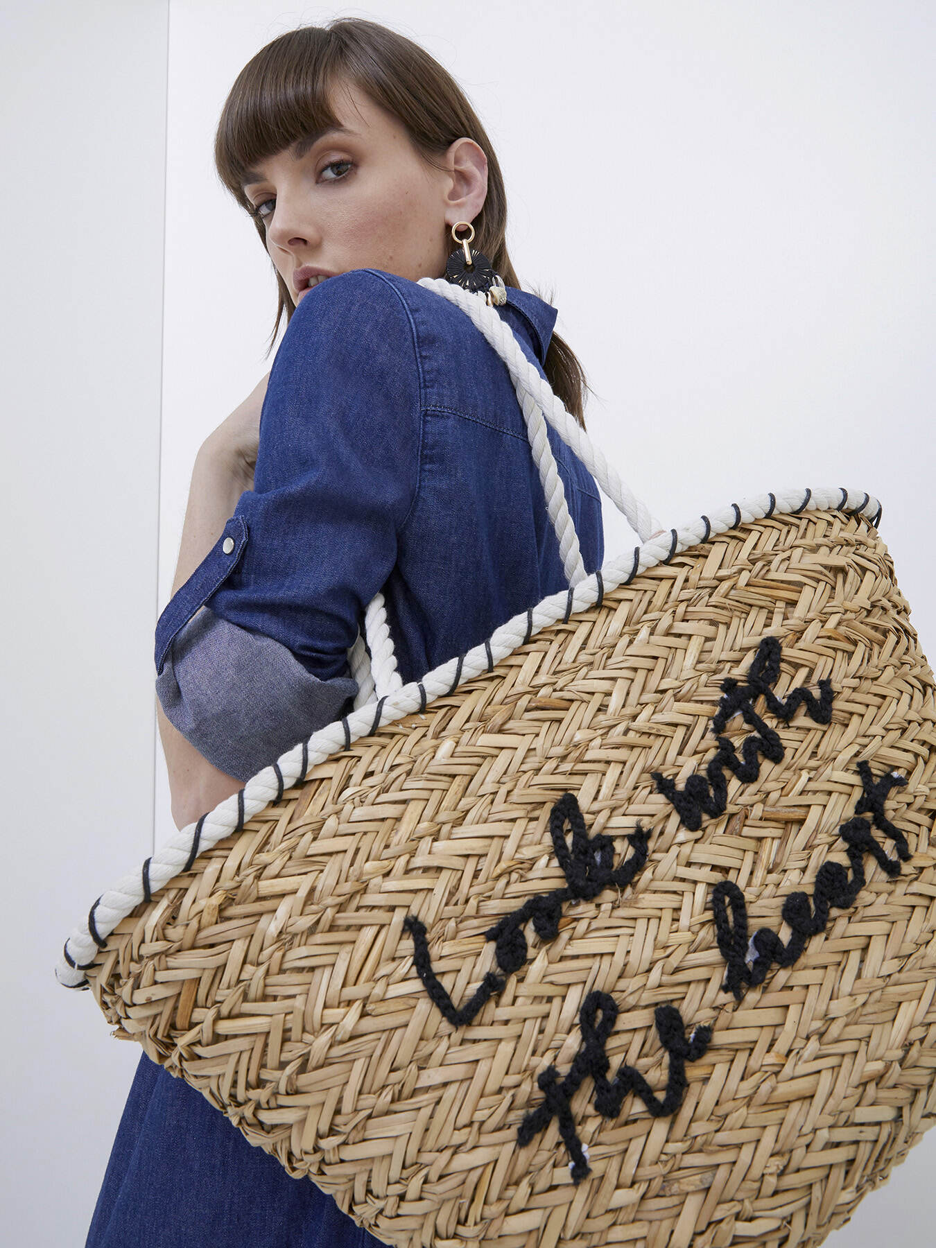 Oversized straw bag image number 3