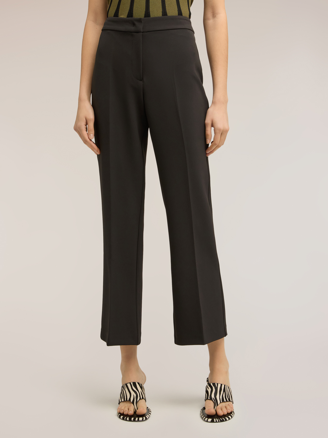 Pantalon cropped en cady cr&ecirc;pe image number 2