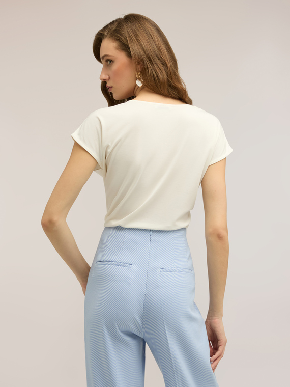 Camiseta con bordado de lentejuelas