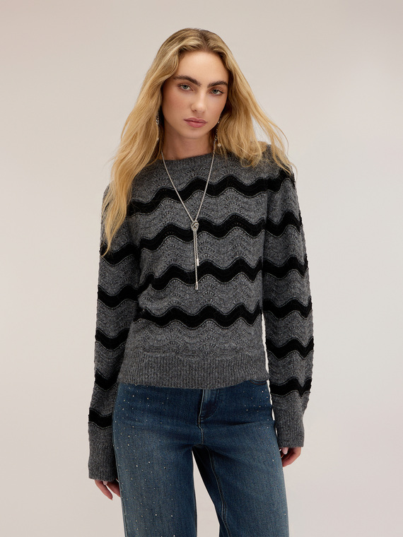 Pull brod&eacute; &agrave; motif de vagues en coton m&eacute;lang&eacute;