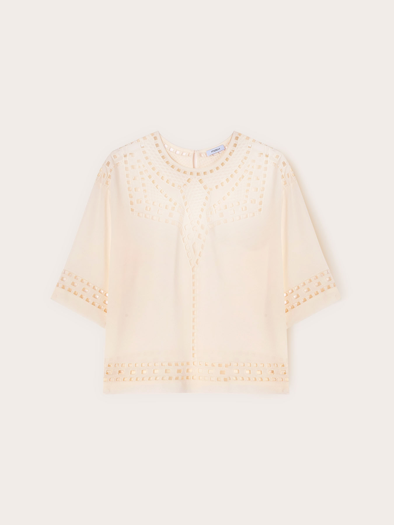 Blouse en georgette avec broderies ajour&eacute;es image number 4