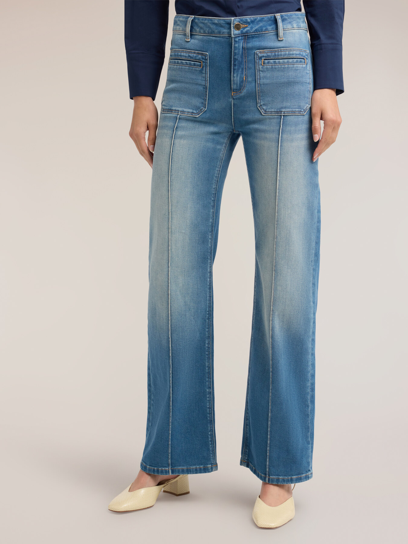 Jeans wide leg con bolsillos patch image number 2