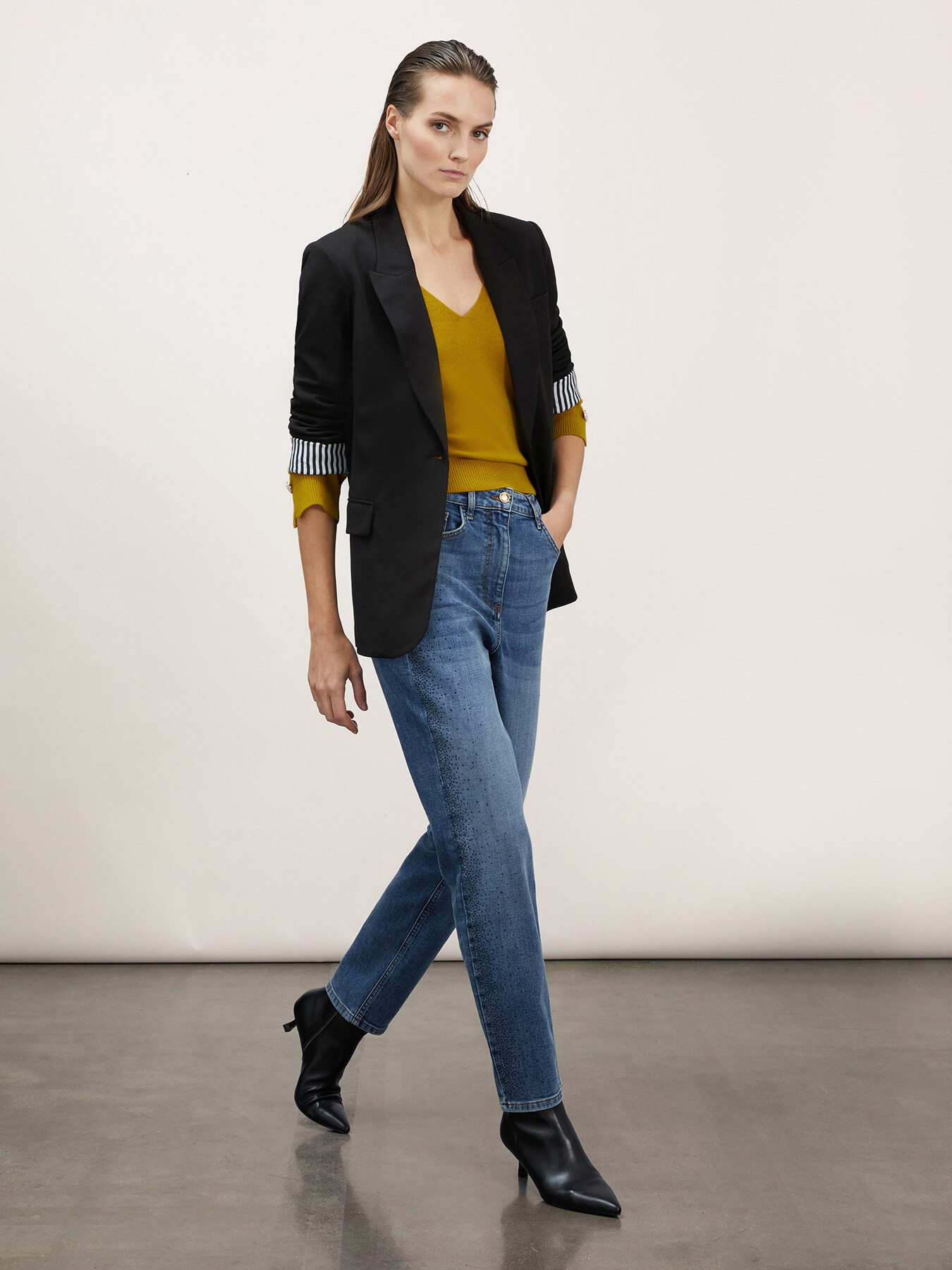 Pull avec bouton bijou sur les poignets image number 3