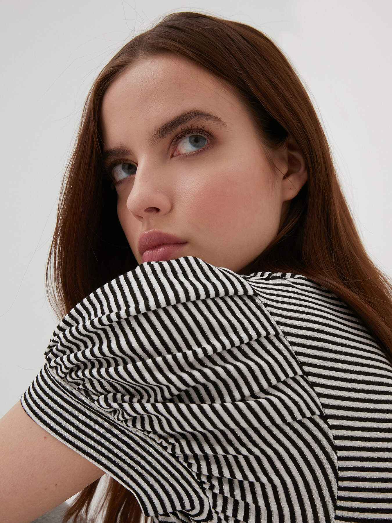 T-shirt a righe lurex con scritta image number 2